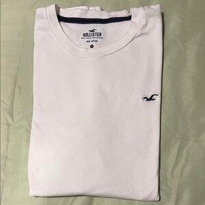 Hollister Men's Light Pink Tee